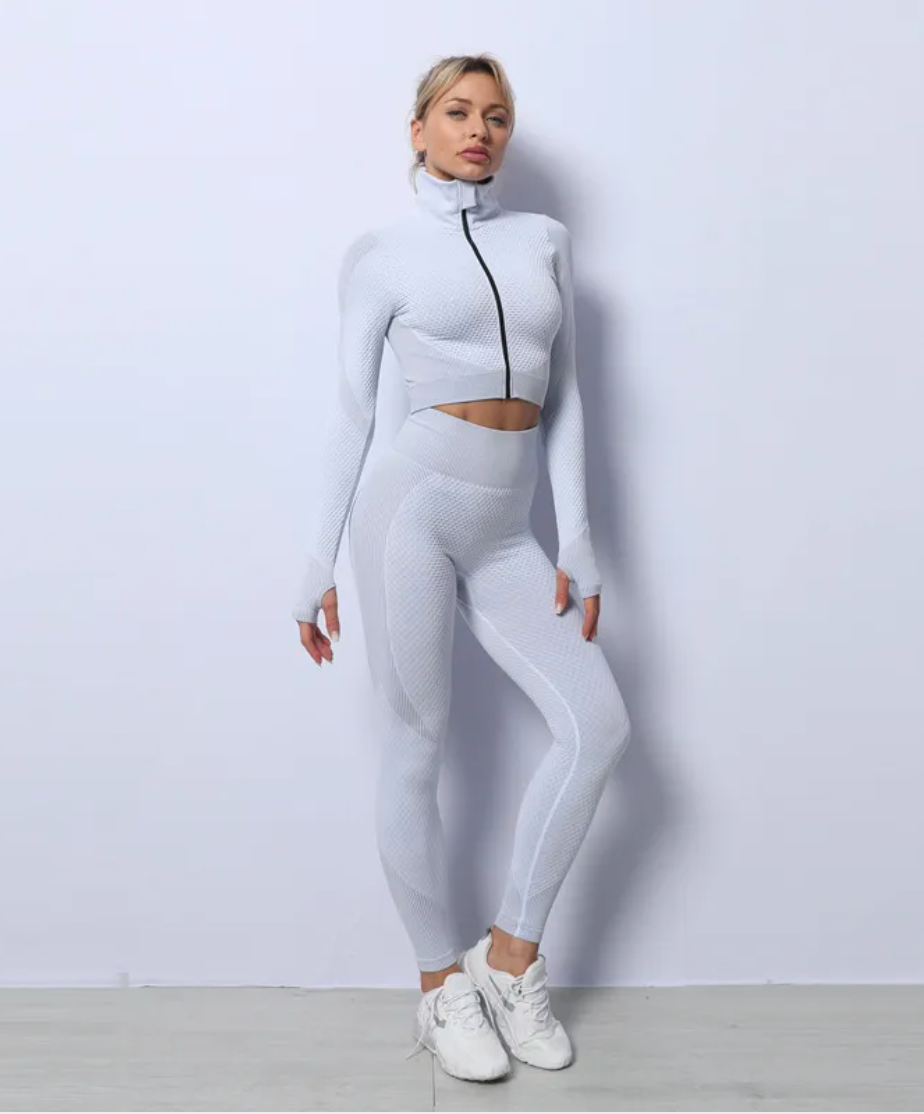 3 PCS- Look Comfortable and Fit with the Seamless Sports Set: Design that Lifts Hips and Supports Bust